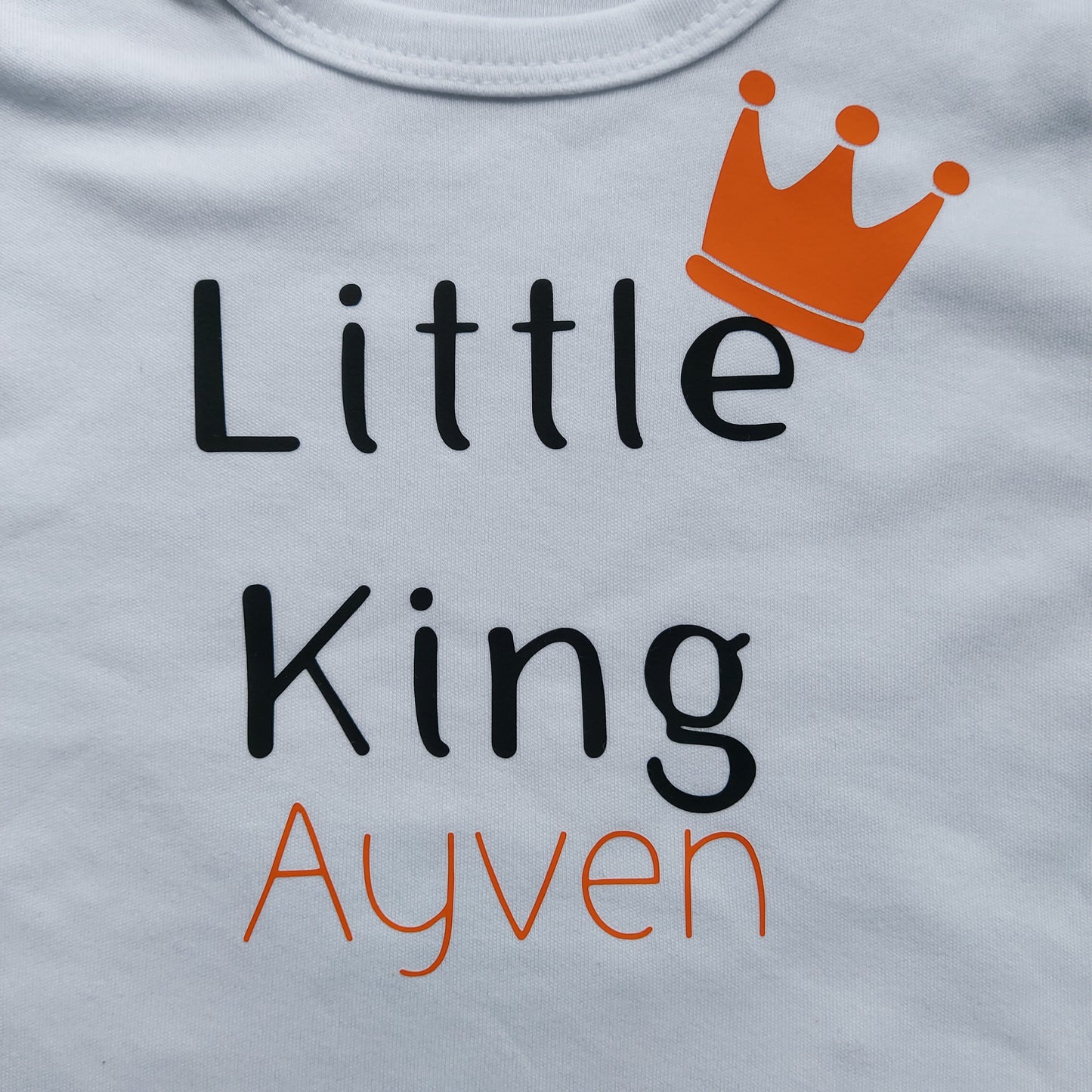 t shirt koningsdag met naam little king / queen van het blije snoetje