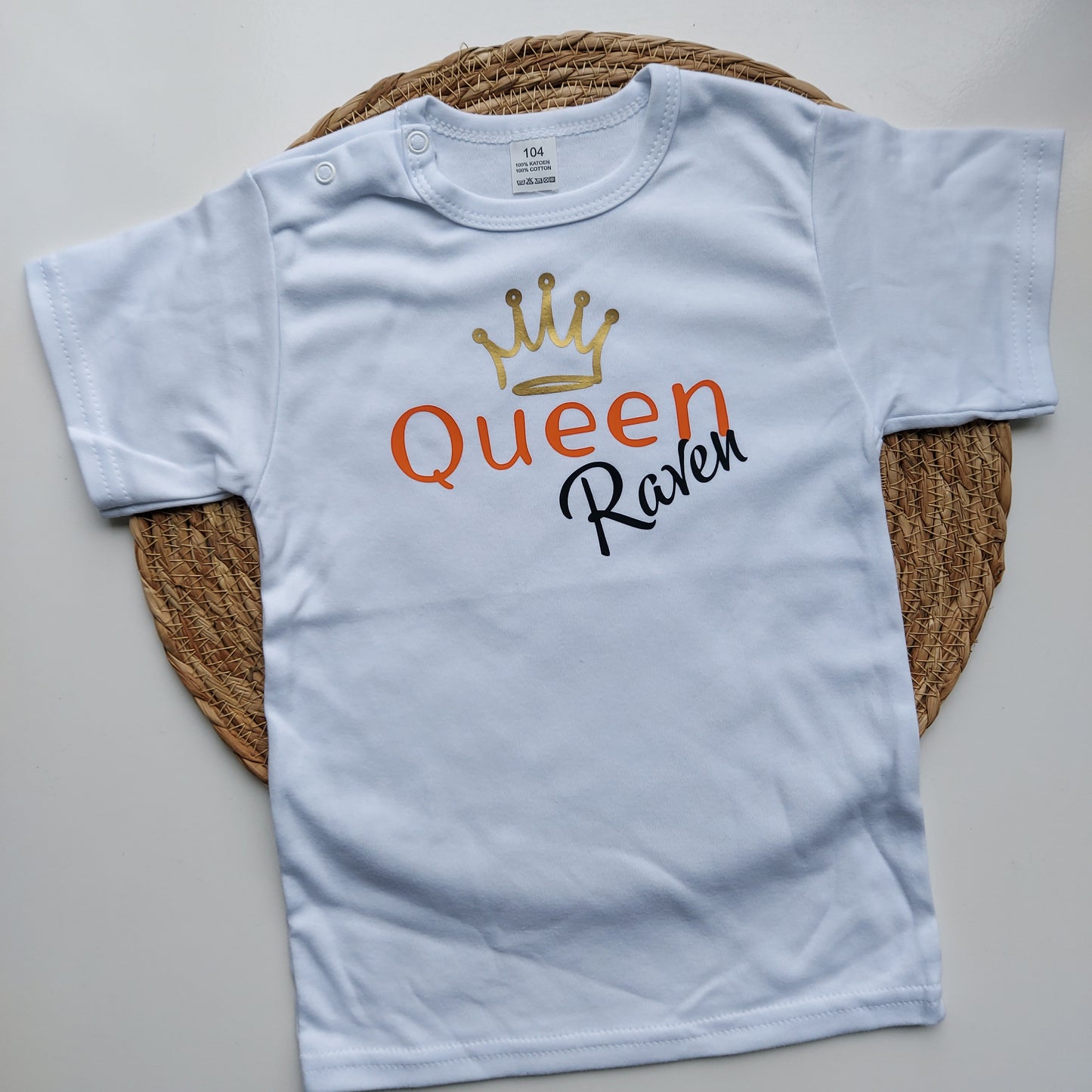 Koningsdag tshirt King/Queen met naam van het blije snoetje