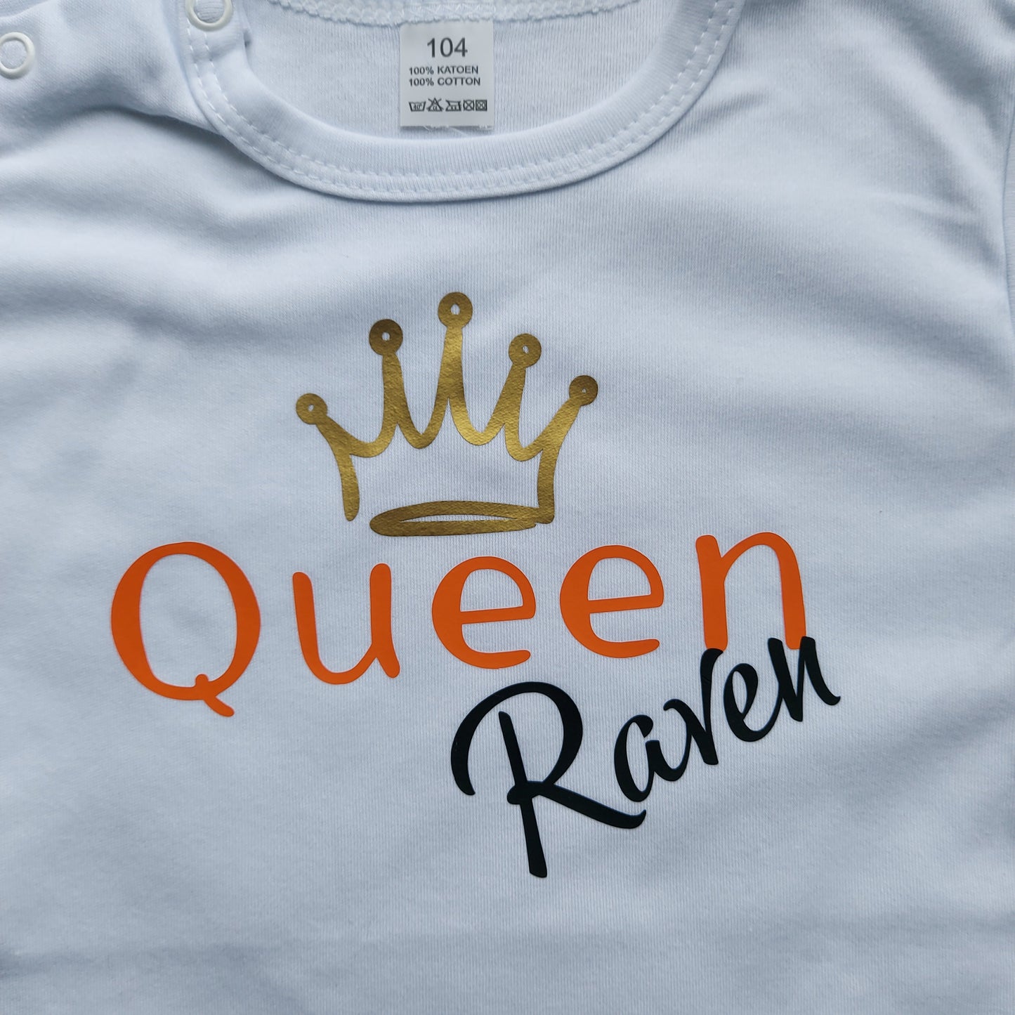 Koningsdag tshirt King/Queen met naam van het blije snoetje