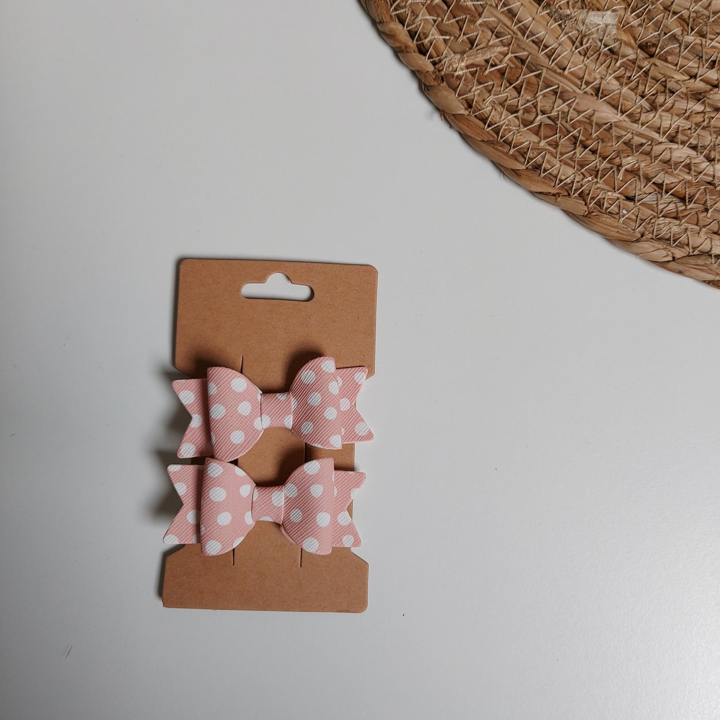 haarspeldjes roze met stippen.