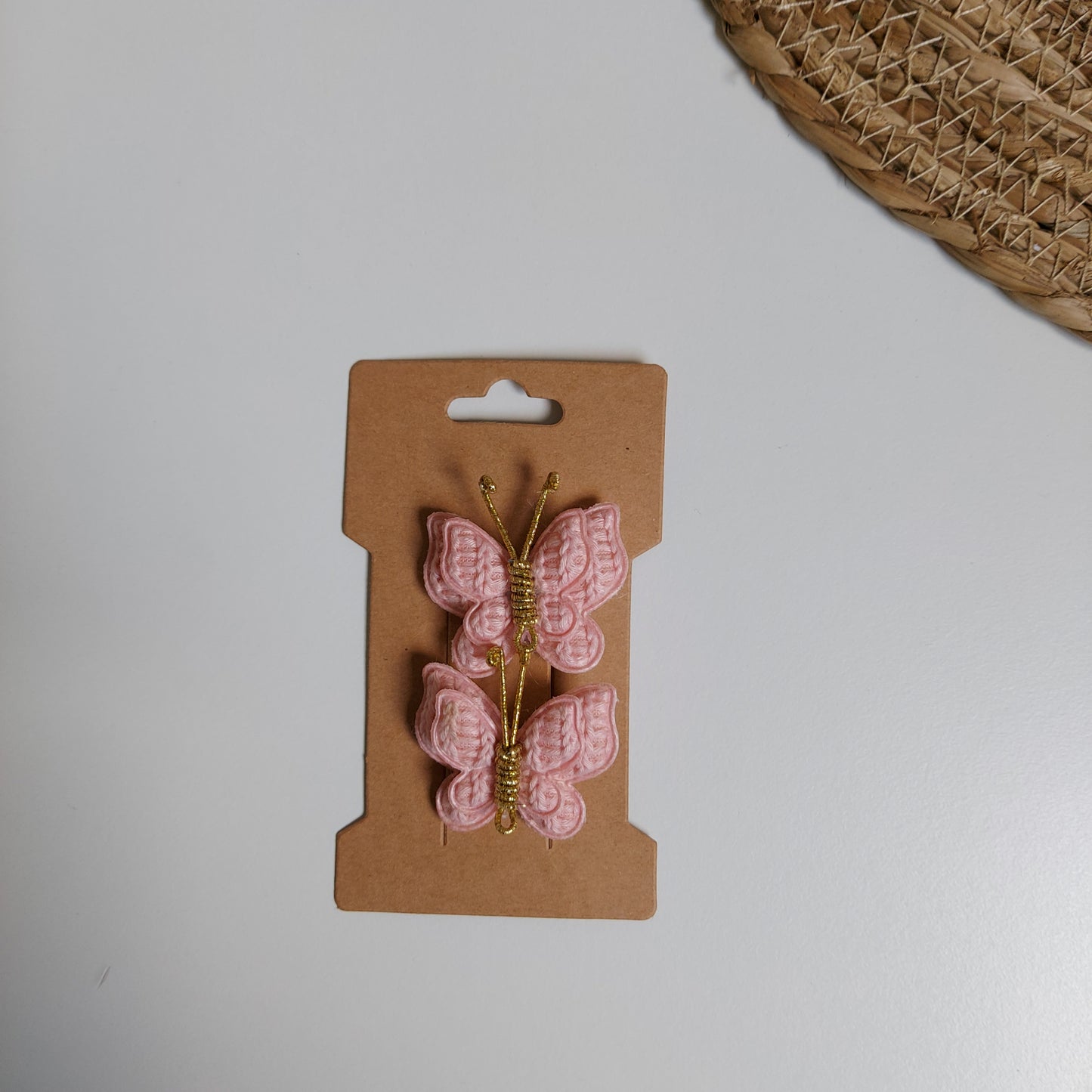 Haarspeldjes vlinder roze van het blije snoetje.