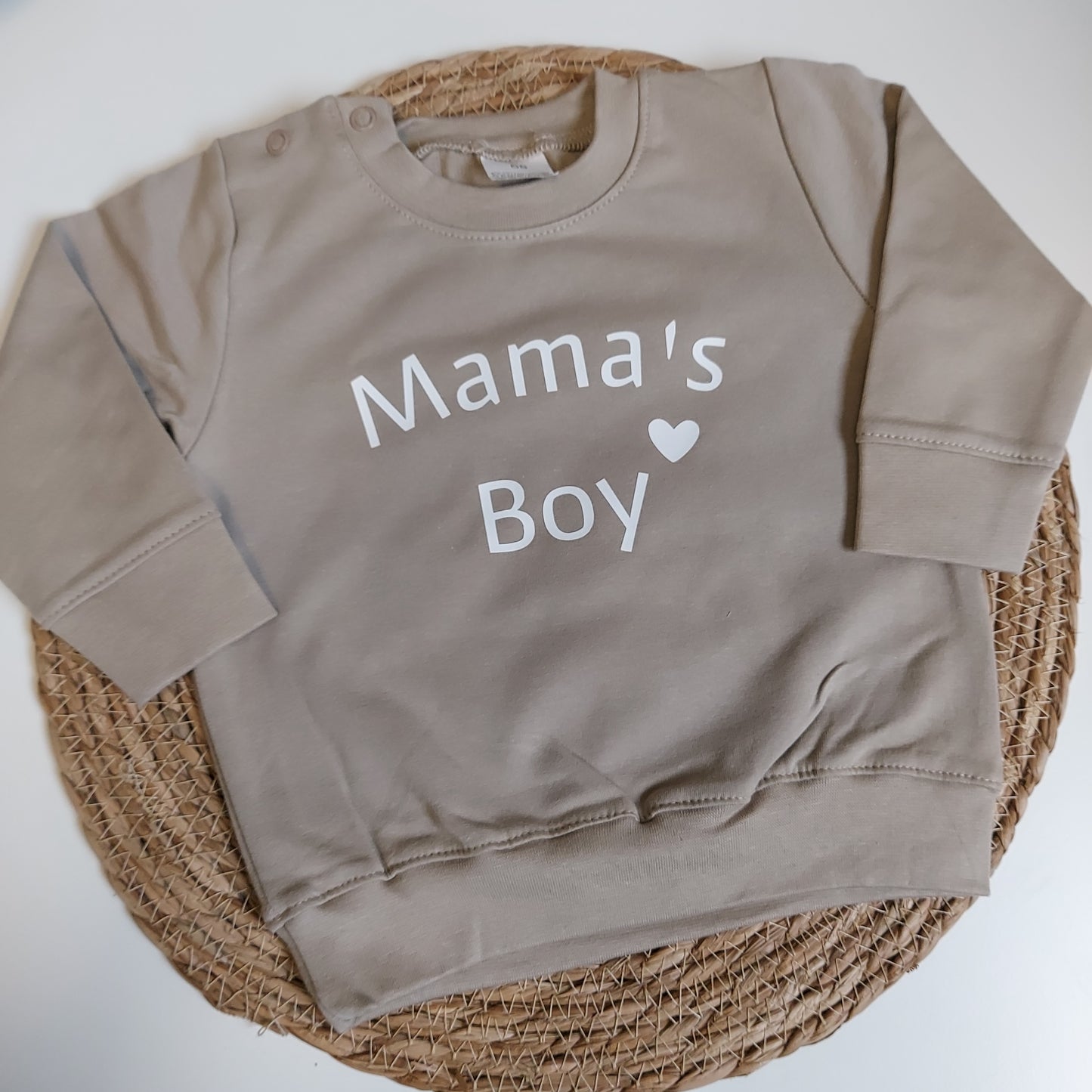 Sweater met tekst mama's boy van het blije snoetje