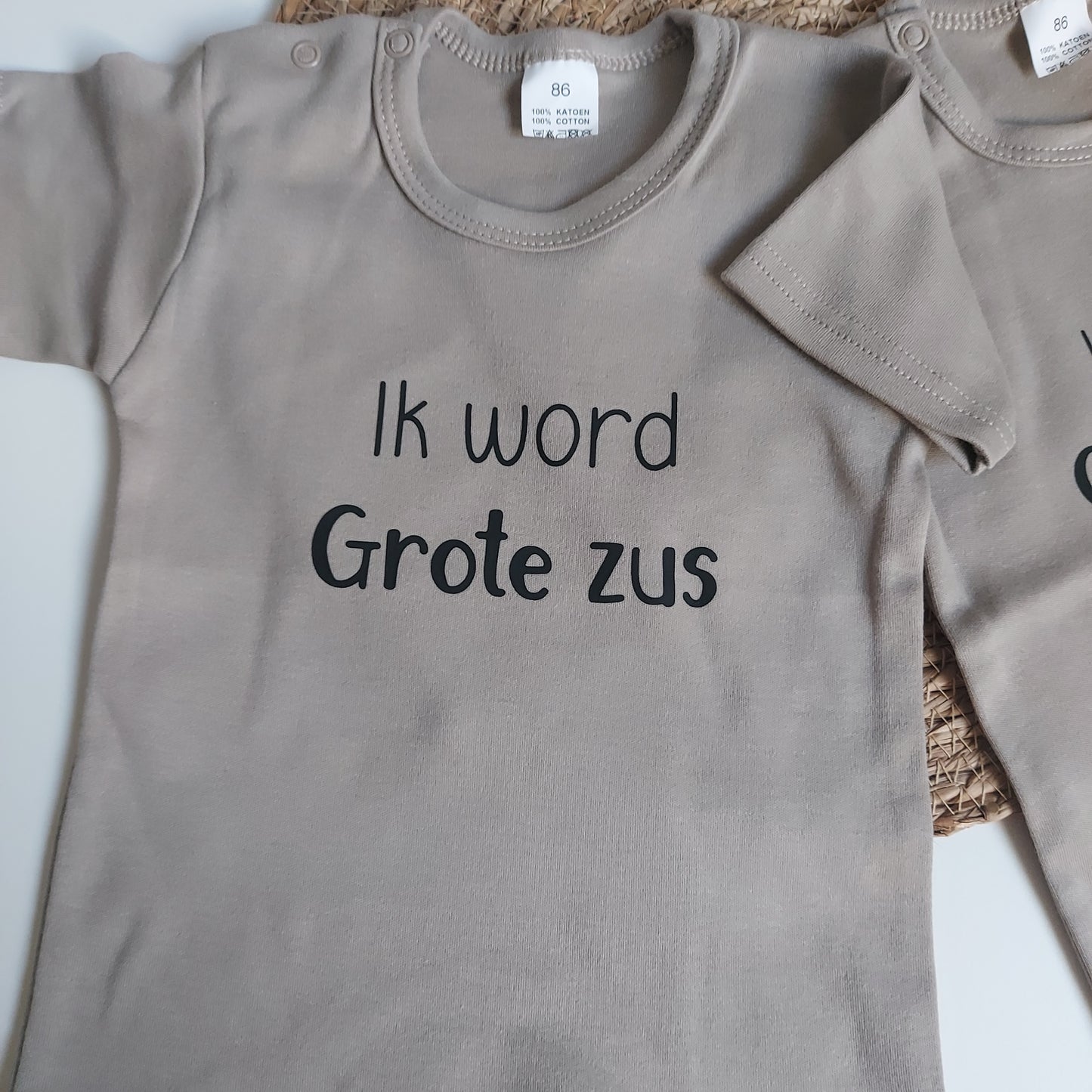 Zwangerschapsaankondiging shirtje korte mouwen – “Ik word grote broer/zus” (zandkleur)