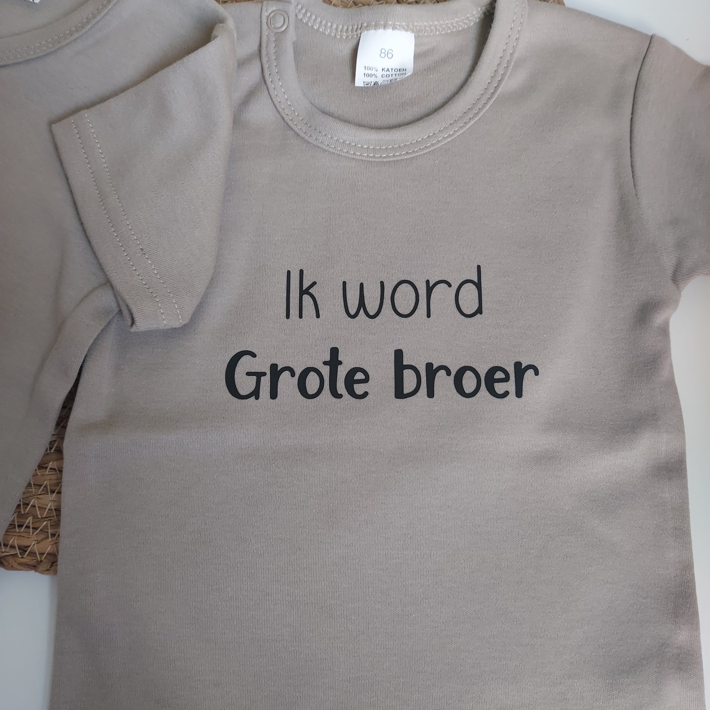 Zwangerschapsaankondiging shirtje korte mouwen – “Ik word grote broer/zus” (zandkleur)