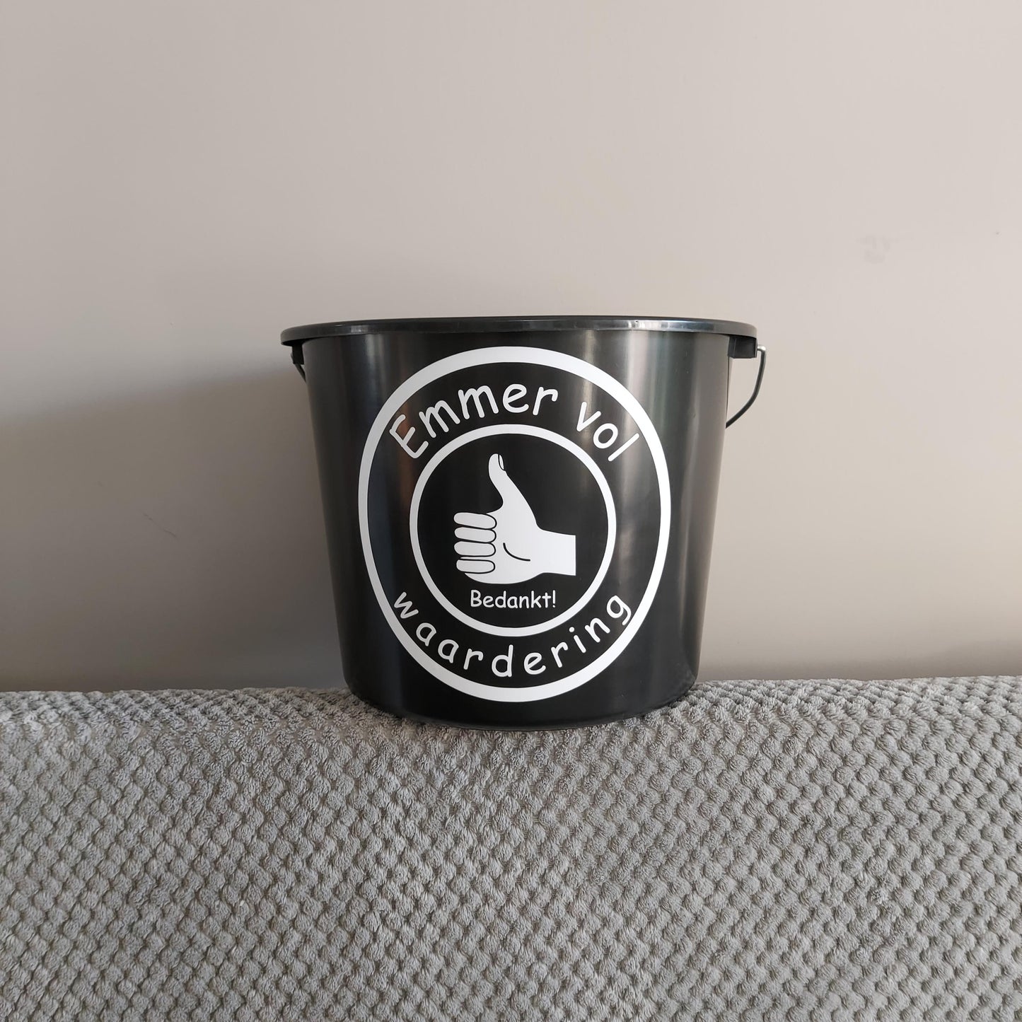 Emmer met tekst, emmer vol waardering. Relatiegeschenk van het Blije Snoetje.