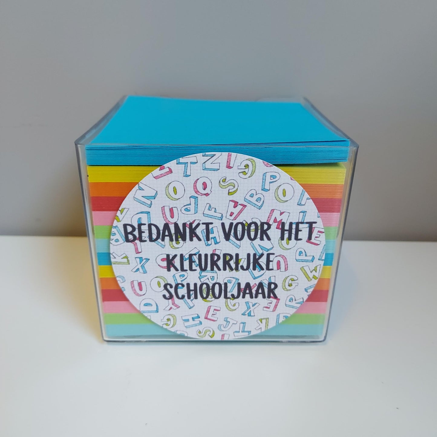 Memoblok 'Bedankt voor het kleurrijke schooljaar'.