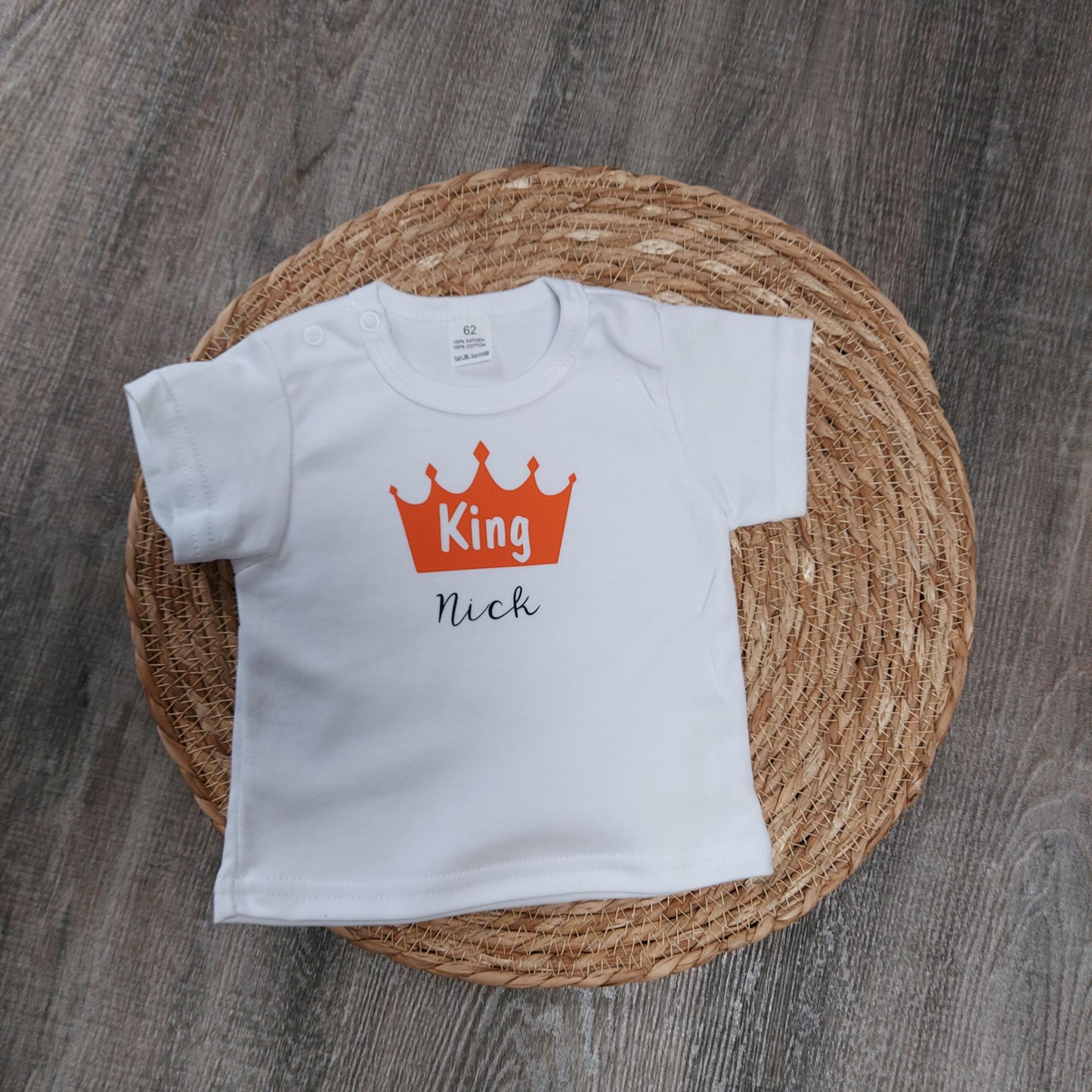 tshirt koningsdag met naam van het blije snoetje
