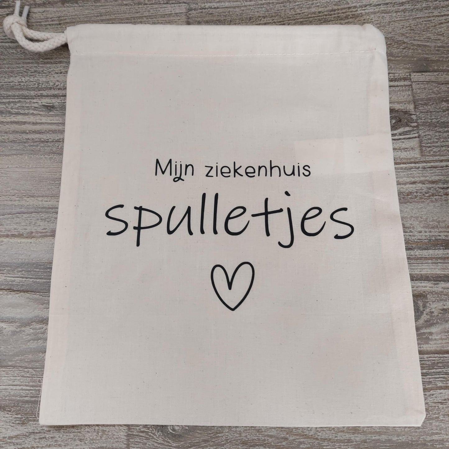 Bewaarzak om ziekenhuis spulletjes in te bewaren van Het Blije Snoetje.