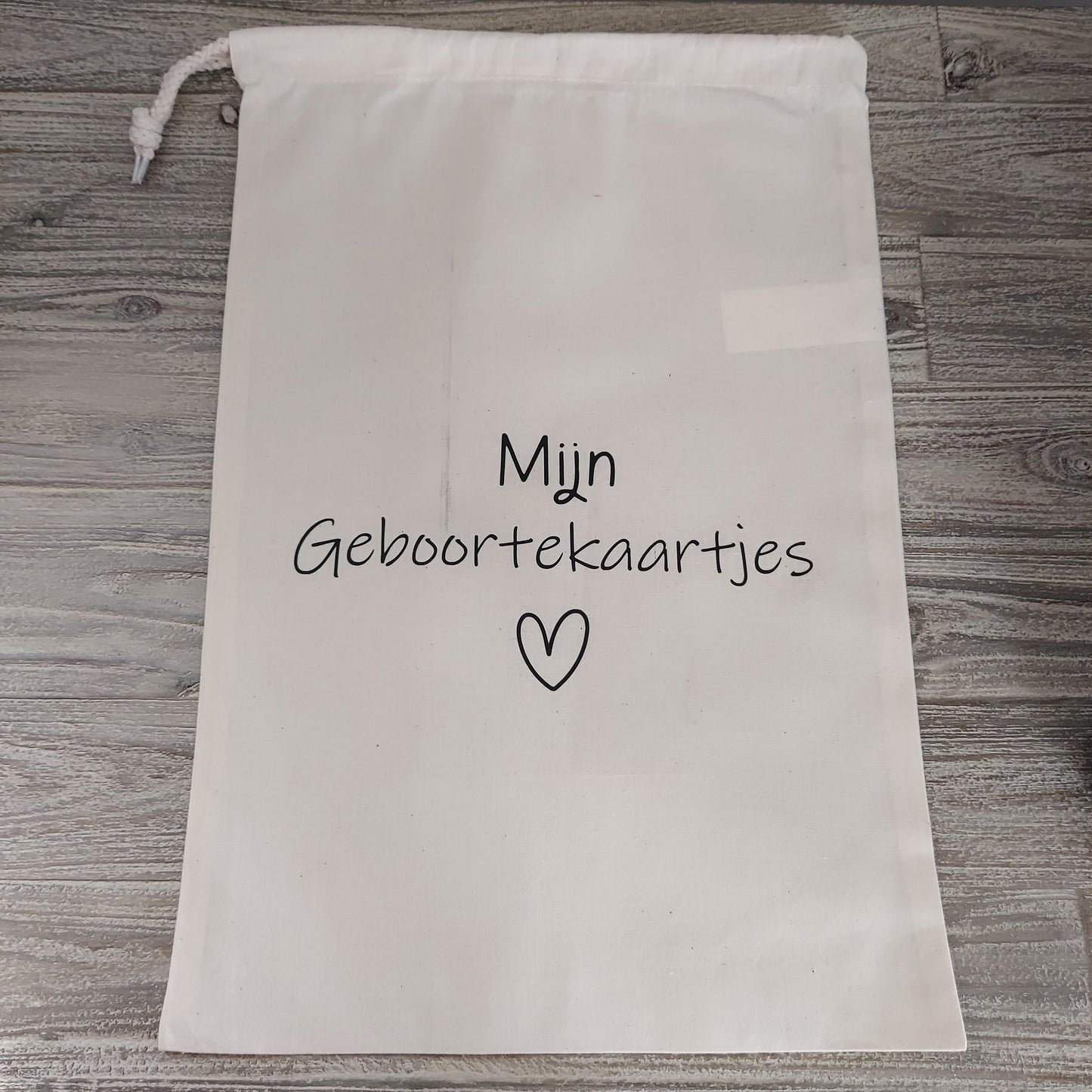 Bewaarzak om geboortekaartjes in te bewaren van Het Blije Snoetje.