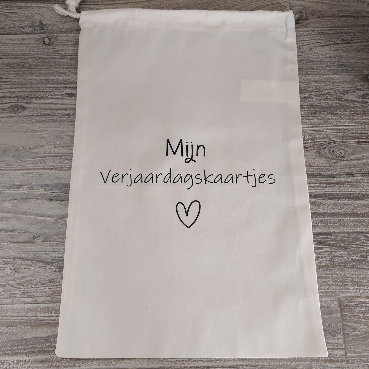 Bewaarzak om verjaardagskaartjes in te bewaren van Het Blije Snoetje.