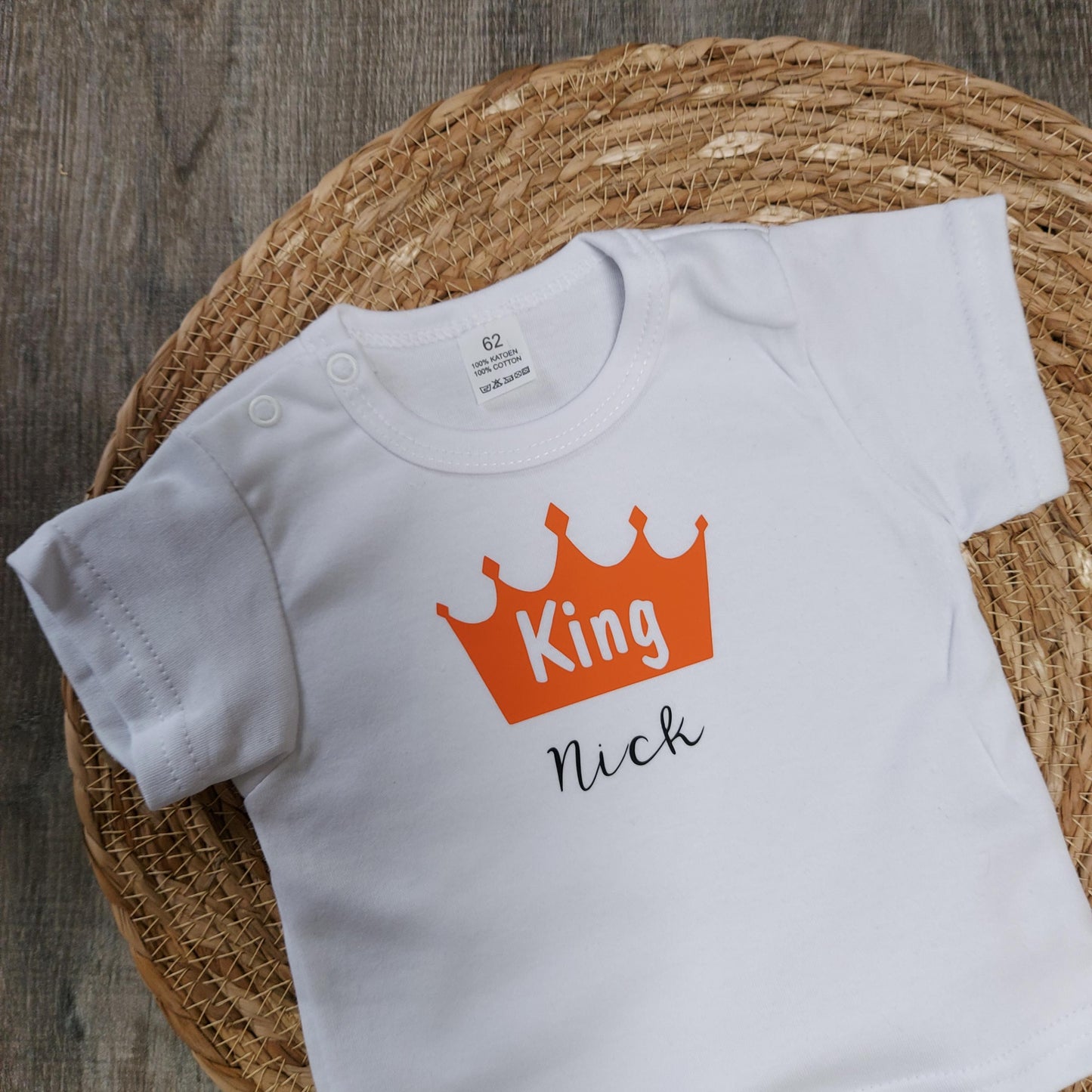 t shirt met naam van het blije snoetje