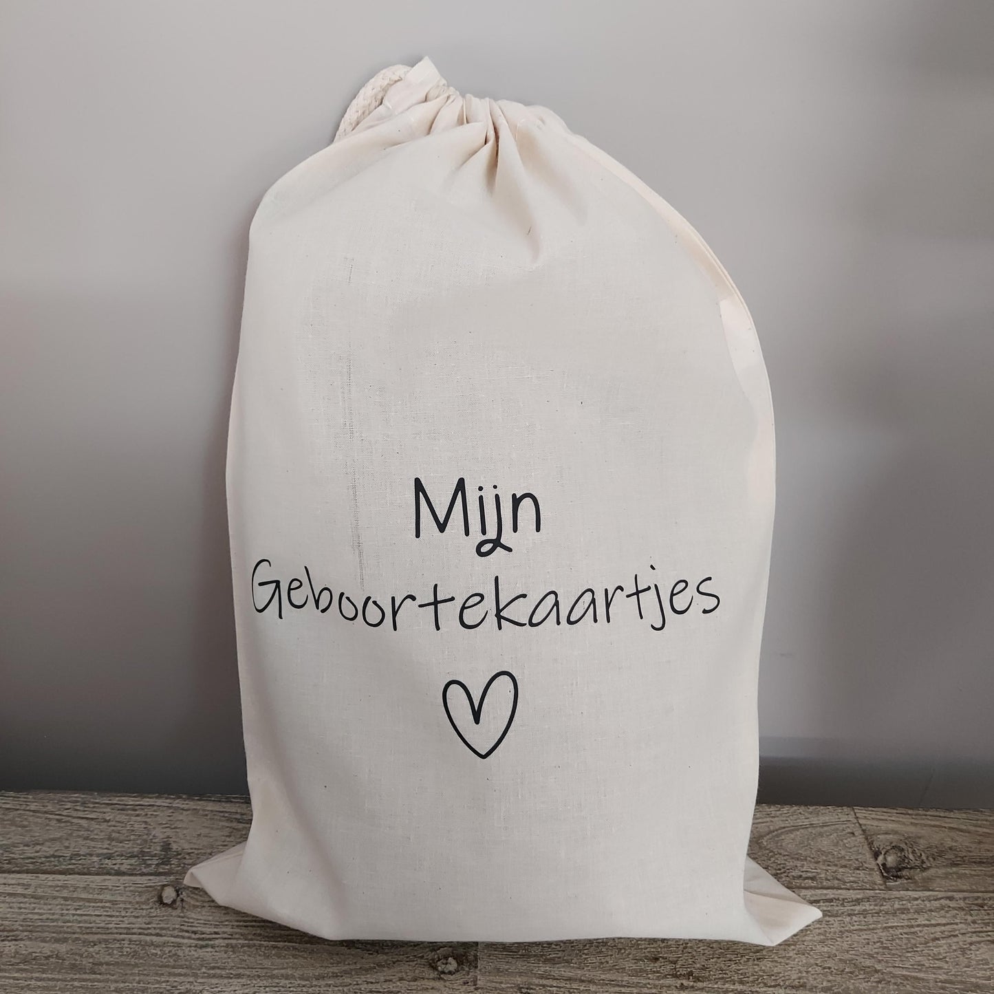 Bewaarzak om geboortekaartjes in te bewaren van Het Blije Snoetje.