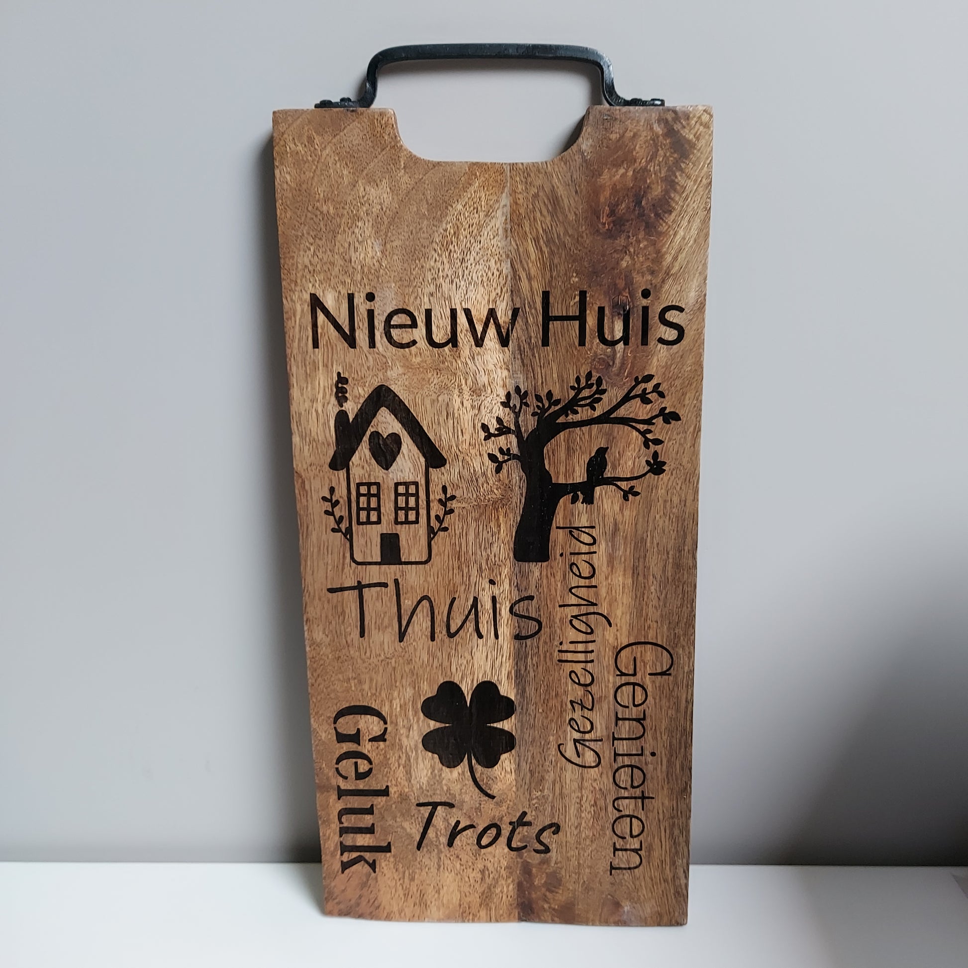 Snijplank cadeau voor nieuwe woning van het blije snoetje.