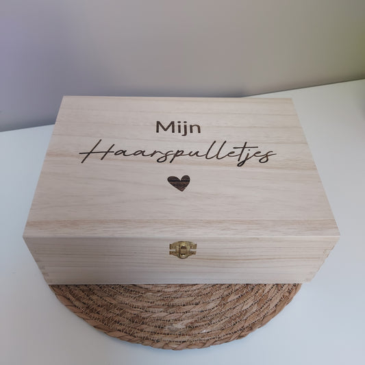 Bewaardoos voor haaraccessoires van het blije snoetje.