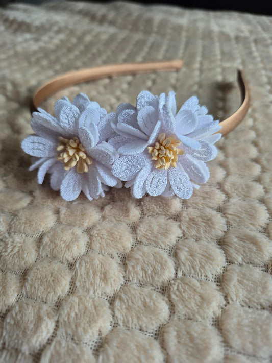 Diadeem met stoffen bloemen – Wit