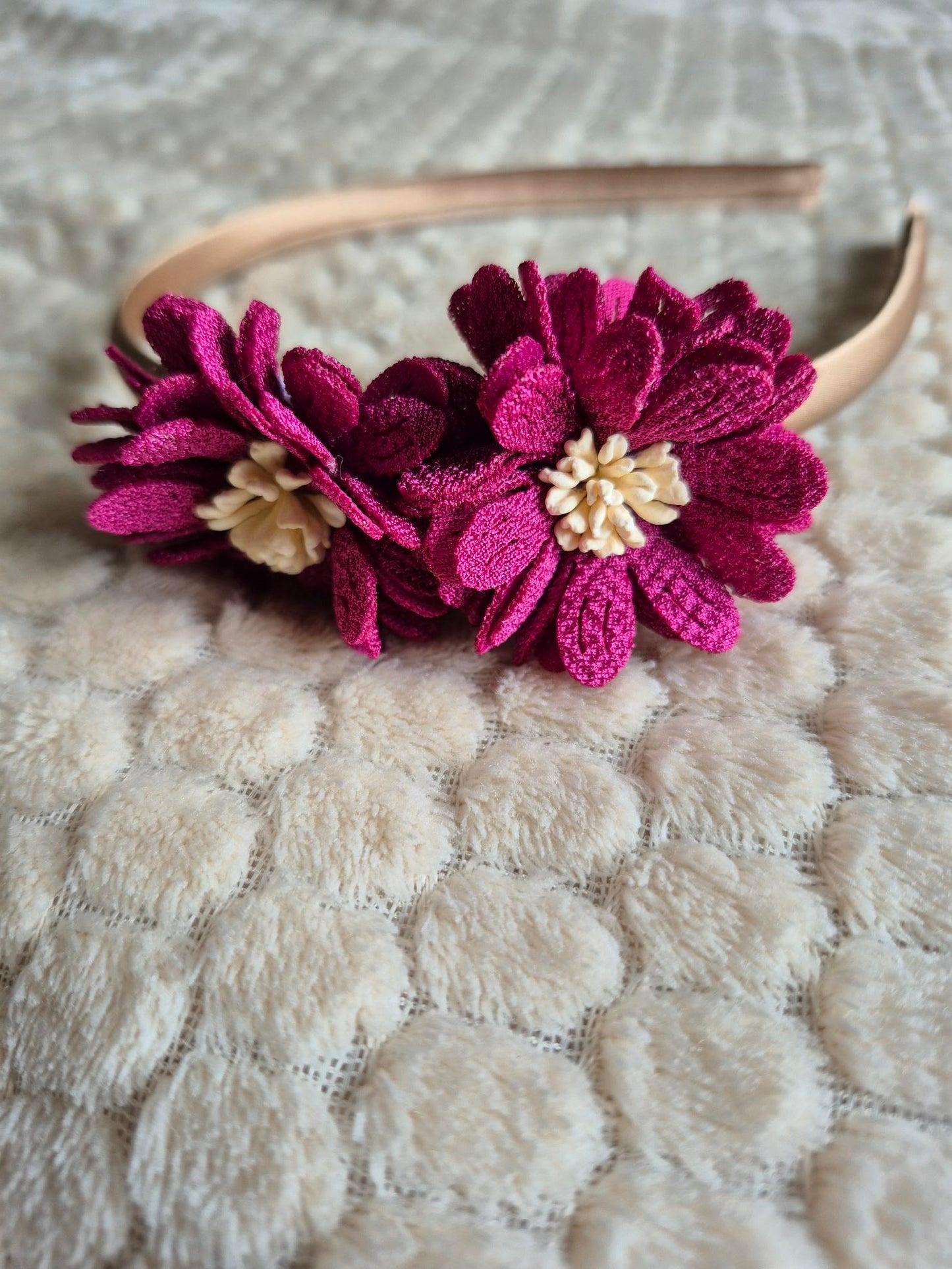 Diadeem met stoffen bloemen – Paars