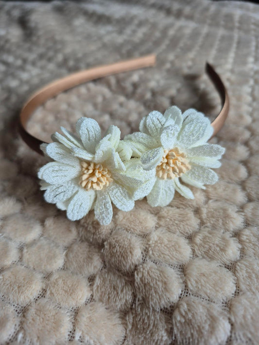 Diadeem met stoffen bloemen – Crème