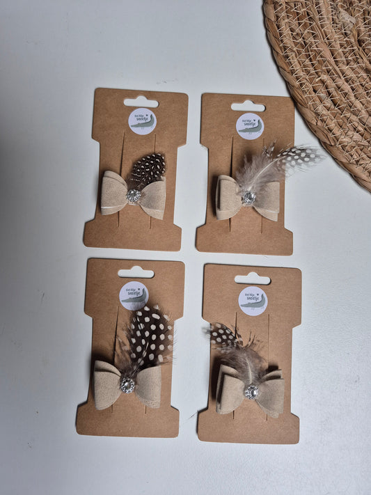 Luxe haarspeldjes met veertje – perfect voor Sinterklaas!