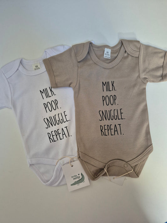 Rompertje maat 68, Milk. Poop. Snuggle. Repeat.
