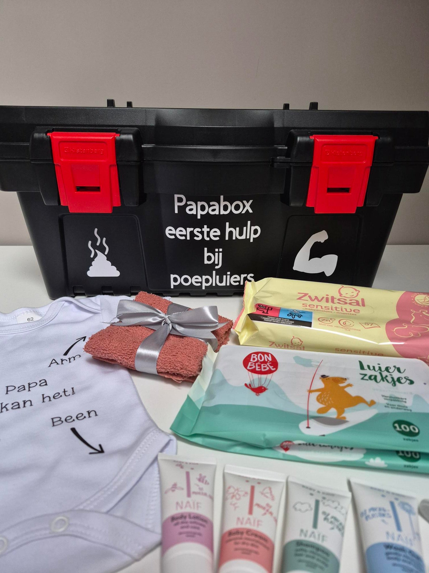 Papabox eerste hulp bij poepluiers, aa staande papa cadeau.