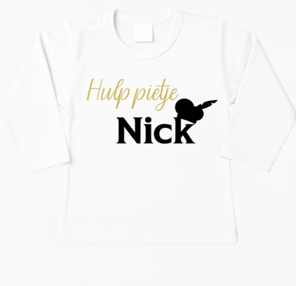 Hulppietje shirt met naam en lange mouwen. Verkrijgbaar in wit en zandkleur, maat 62 t/m 122/128. Leuk gepersonaliseerd Sinterklaas shirt voor kinderen.