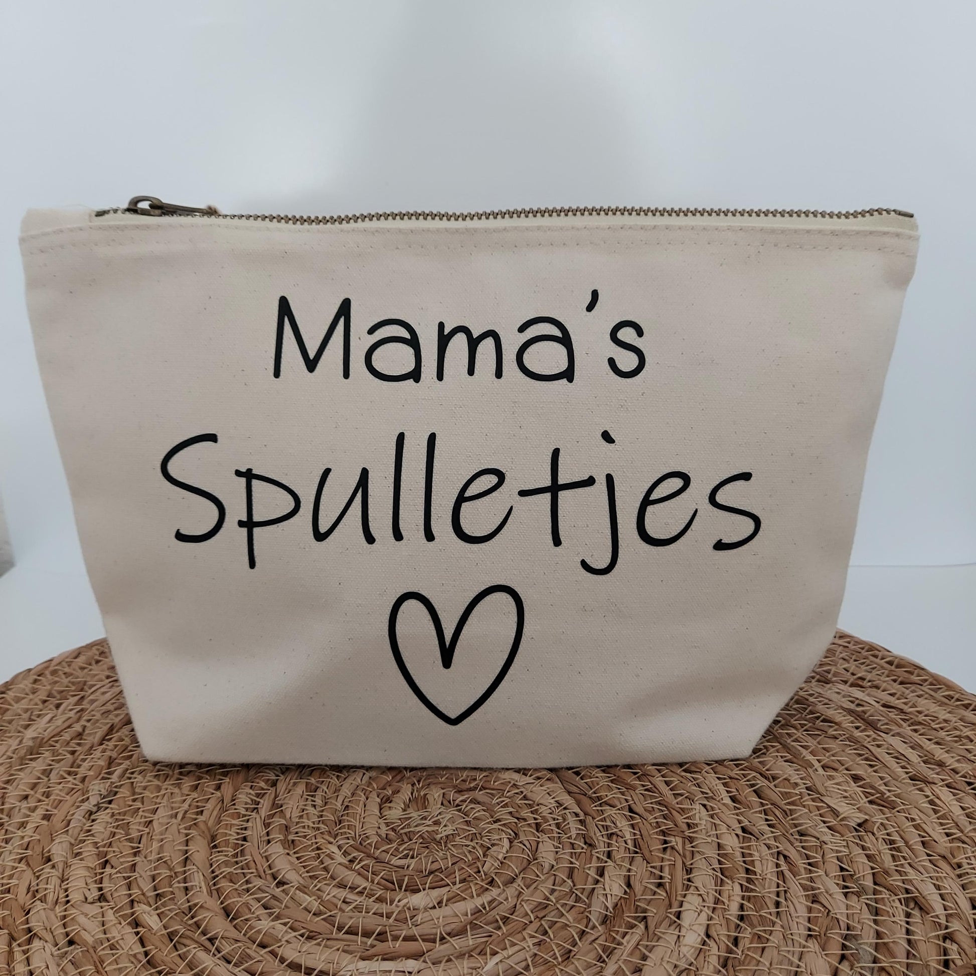 Etui / toilettas om mama's spulletjes in op te bergen van het blije snoetje.