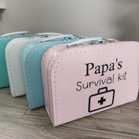 Kinderkoffertje papa's survival kit van het blije snoetje.