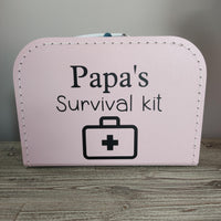 Kinderkoffertje papa's survival kit van het blije snoetje. licht roze