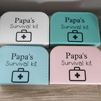 Kinderkoffertje papa's survival kit van het blije snoetje.